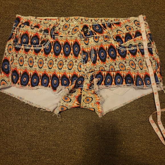 Shorts - Picture 2 of 3